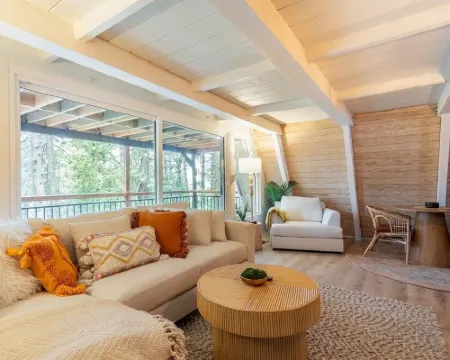 Cozy A-Frame High in The Tree Tops Hotels in Crestline