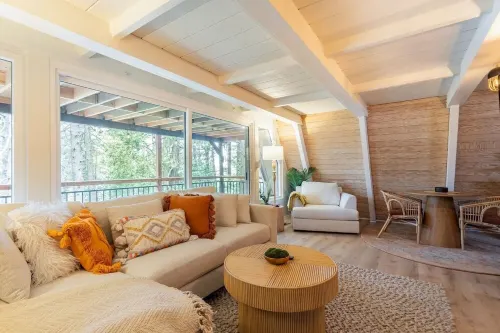 Cozy A-Frame High in The Tree Tops