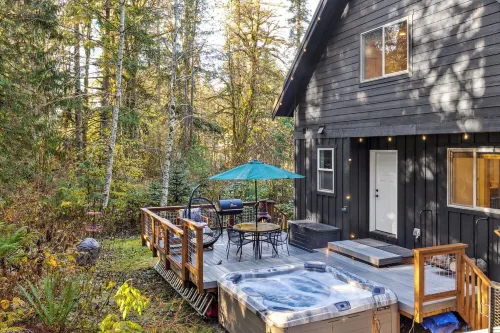 Wild Cascadia Retreat in marvelous Skykomish - 20 min to Stevens Pass