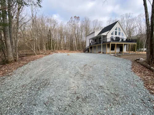 A safe, modern house in the woods just minutes from  downtown Jim Thorpe