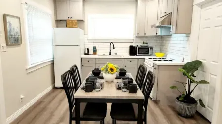 Detached charming house 2 bedroom 1 bath  Prime location King Bed!