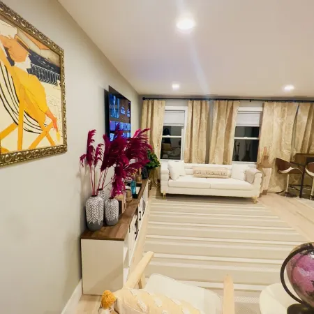 Luxury New-built - Beautiful 3 bedrooms+2 bathrooms Montclair Home