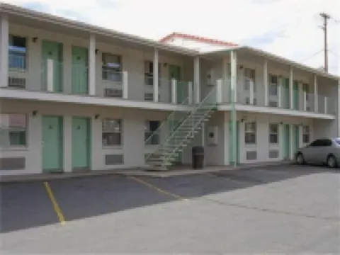 Appletree Inn Hotels in Richfield