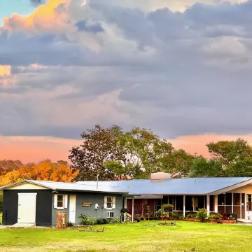 SANDY LAKES FARM - 40+ acre private retreat on Sandy Lake