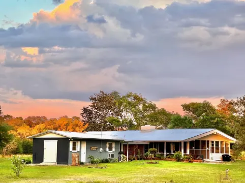 SANDY LAKES FARM - 40+ acre private retreat on Sandy Lake