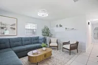 Entire Home: 4 Blocks to Ocean-Jacksonville Beach - 2-Star