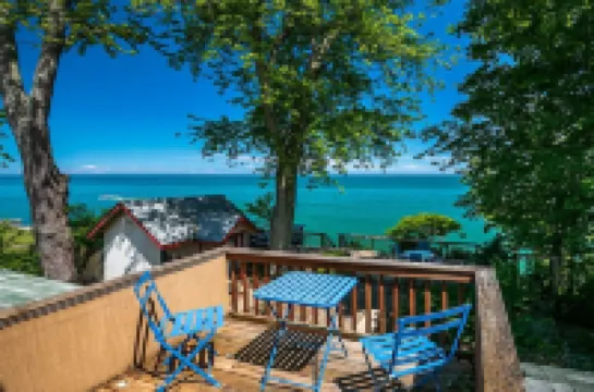 Lakefront, awesome views, water access, center strip, private, parking.