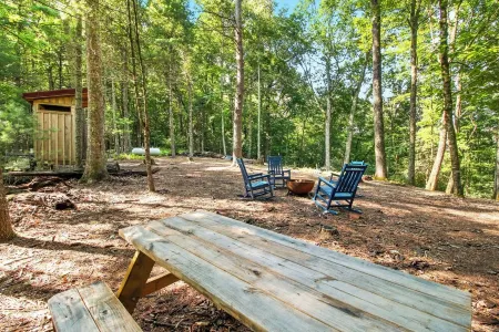 Blue Ridge Parkway / Off-Grid Cabin / Glamping / Turkey Hop Cabin