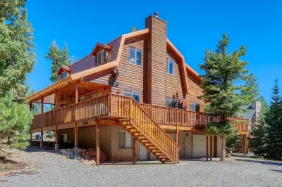 Mountain retreat in Duck Creek. Prime location. Hotels near Strawberry Point