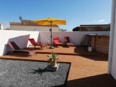 House 140m2 3 Bedrooms Living Room of 62m 2, above Ground Pool. Hotels near Camping Barataud