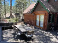 8 min walk to village,Cozy, heater,A.C, fireplace, 5 min drive to mountain high Hotels in Wrightwood