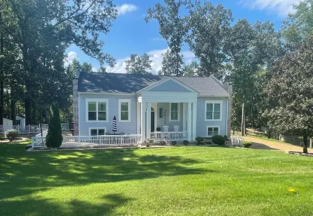 Modern Miss - Inviting, modern home 5 minutes from the Square and Ole Miss.