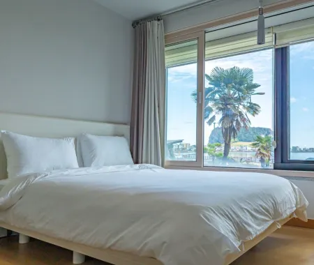 Seogwipo Sunrise House Pension Отели рядом с достопримечательностью «Bunker des Lumières»