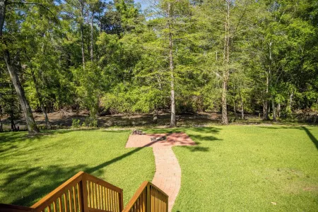 Puerto Chalet - on the bayou close to beach & downtown Ocean Springs!