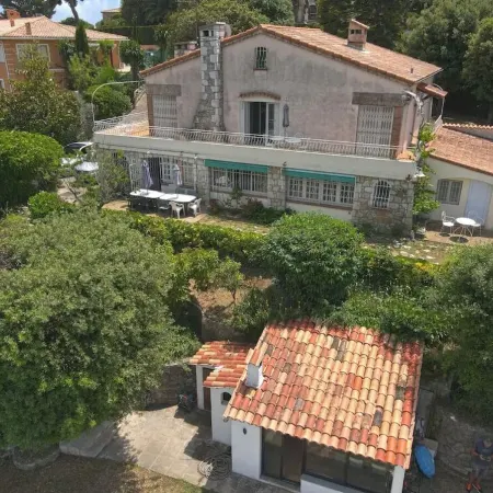 Large Panoramic Villa Retreat Отели в г. Биот