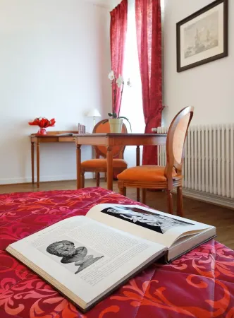 Médicis Home Puteaux Отели в г. Сюрен