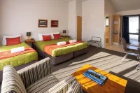 Alpine Glacier Motel Hotels near Andris Apse Gallery