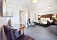 Modern Spacious Town Center Unit with Lake View Hotel di Closeburn
