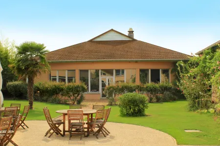 Espace Leonard de Vinci Отели в г. Ормуа