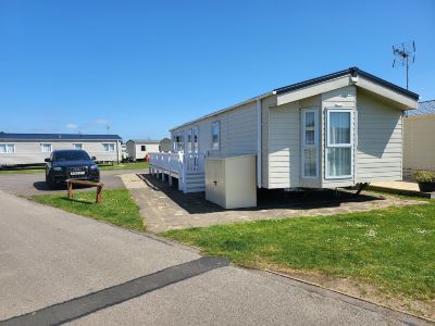 2Br-Sleeps6-Fireplace-Parking-Patio-Seaside