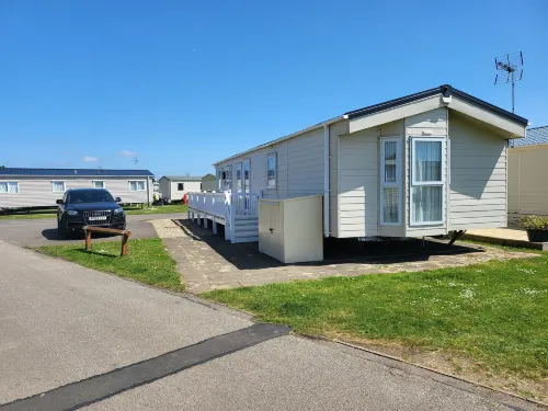 2Br-Sleeps6-Fireplace-Parking-Patio-Seaside