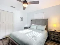 Newly Remodeled / Waterfront / Private Dock / Kayaks / Pet Friendly / Sleeps 7