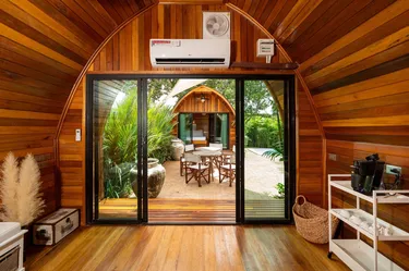 รูปภาพของทรอปิคอล ชาเลต์ 3 ห้องนอน พูลวิลล่า ป่าสัก 3