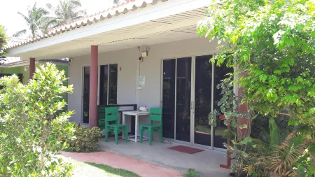 Baan Kiengtalay Samroiyod Отели рядом с достопримечательностью «Tham Phraya Nakhon»