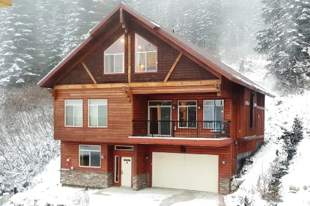 Crystal Springs Chalet Отели в г. Сандпойнт