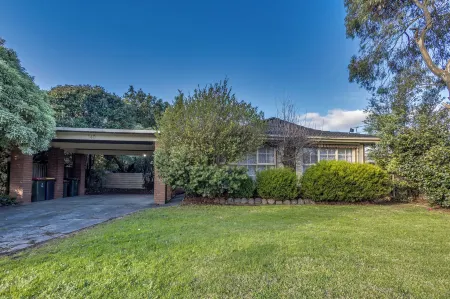 Stayau Cozy Family Comfort Vibrant Wifi 5BRM Glen Отели в г. Глен-Уэйверли