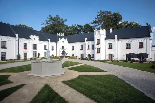 Zámek Kvasetice Hotel a Kvetinov