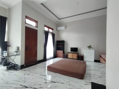 Saira Hotel dan Homestay Syariah Hotels in Sardonoharjo