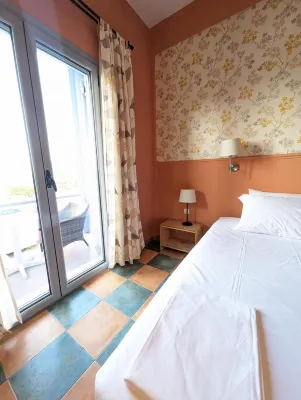 Okeania Seafront Rooms in Kamena Vourla Hôtels à : Karavomilos