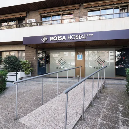 Roisa Hostal Boutique Отели рядом с достопримечательностью «Чамартин»