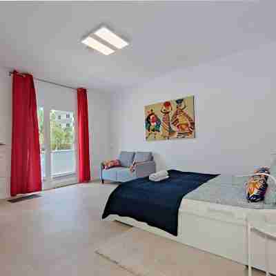 Fantastico 2 - Large Balcony, Free Parking, Air Conditioning, Free Netflix, BBQ Rooms