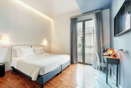 Attico Partenopeo Отели рядом с достопримечательностью «Via Caracciolo e Lungomare di Napoli»