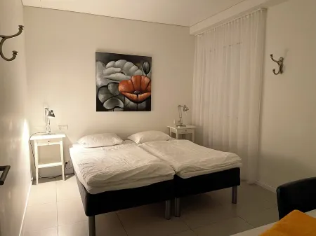 Halllandsnes Apartments Отели в г. Akureyrarbaer