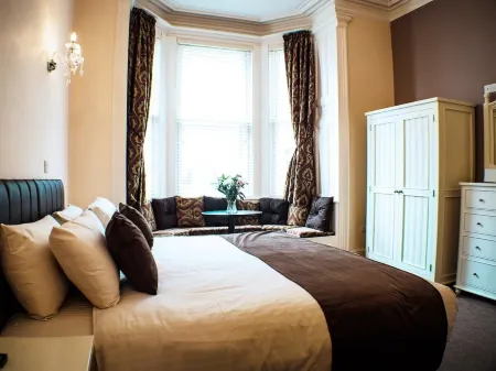 HQ Bar & Restaurant Отели в г. Дуглас