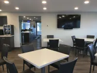 Super 8 by Wyndham Lethbridge - breakfast