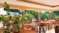 Bernique Guesthouse Hotels in Felicite