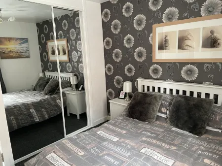 2 Bed Flat - Sleeps 3 - Parking - Wifi Отели в г. Моркамбе