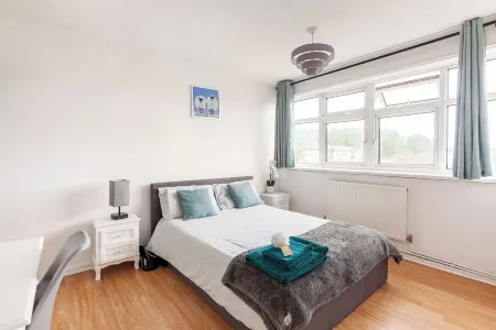 Spacious Home by Lee Valley Rafting Waltham Cross Отели в г. Гоффс Ок