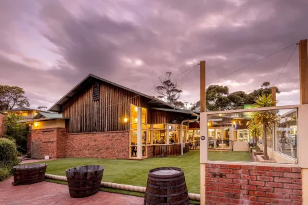 Iluka Holiday Centre Отели рядом с достопримечательностью «Ханимун Бэй»