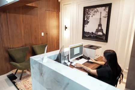 Paris Hotel by H Hotéis - Business Отели в г. Taguatinga