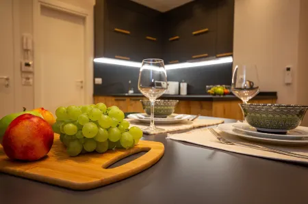 Central Chic Apartments Отели рядом с достопримечательностью «Postbllok - Checkpoint Monument»