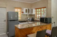 Captain's Villa Hotels in Takamaka