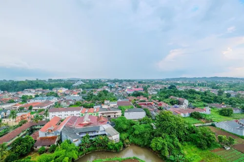 Homey Studio Apartment at Dramaga Tower Near Ipb Hotels in Dramaga