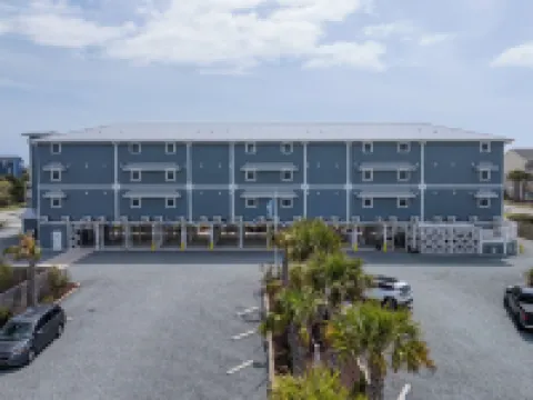 206 Queen Suite, 2nd Floor Low Tide Hotels in Topsail