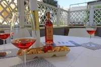 Luisa Holiday House with Air Conditioning and Balcony