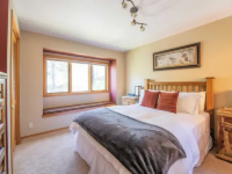 Sunriver by AvantStay Cozy Mountain Home w Indoor Pool and Hot Tub Hotels in Sunriver